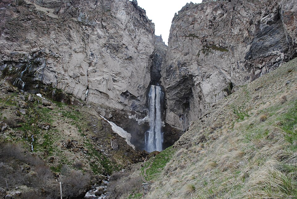 Урочище Джилы-Су — водопады и нарзаны у подножия Эльбруса