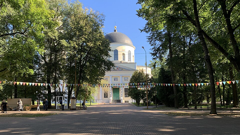 Троицкий собор в Центральном парке (Калуга)