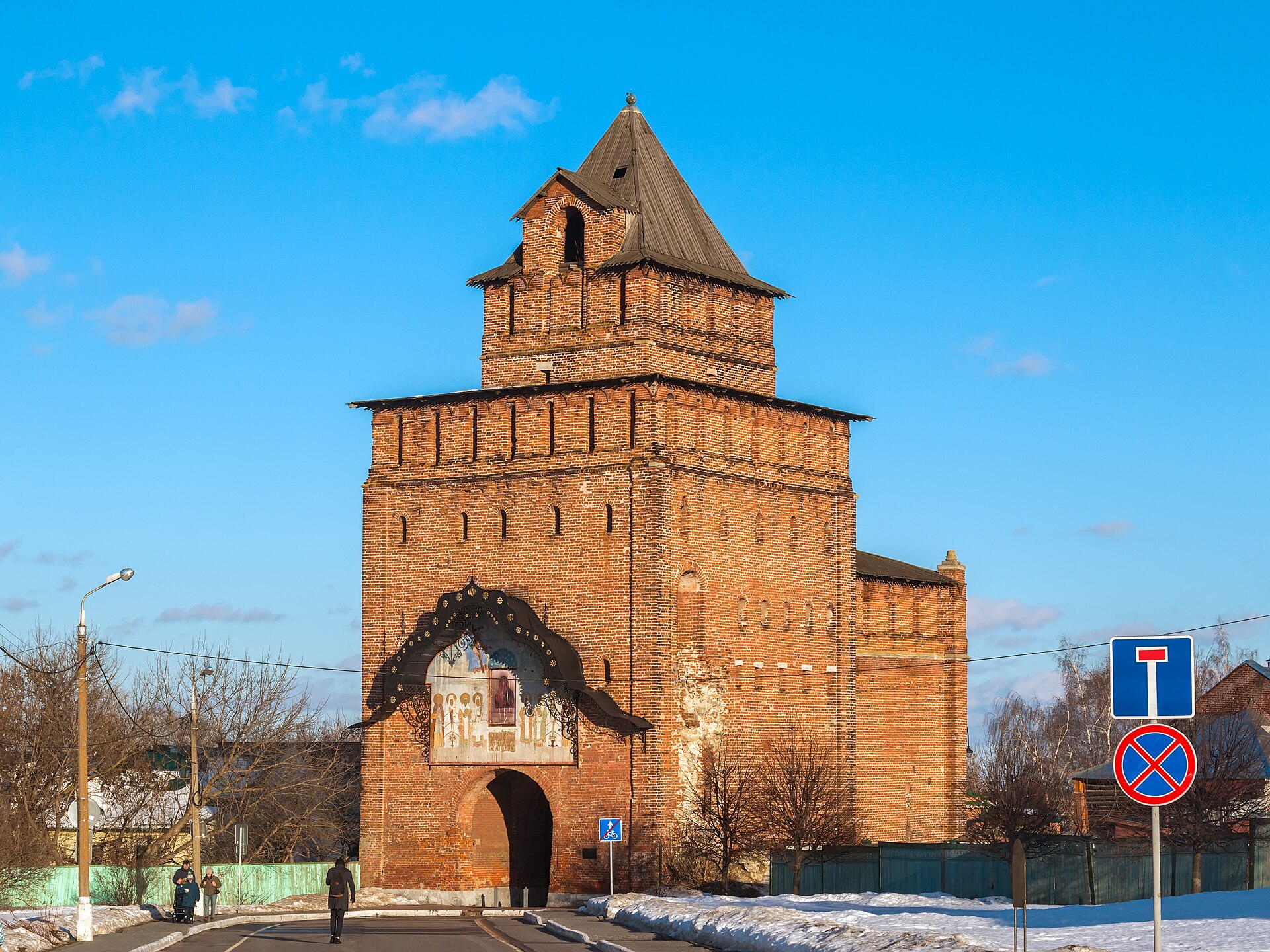 Пятницкие ворота кремля
