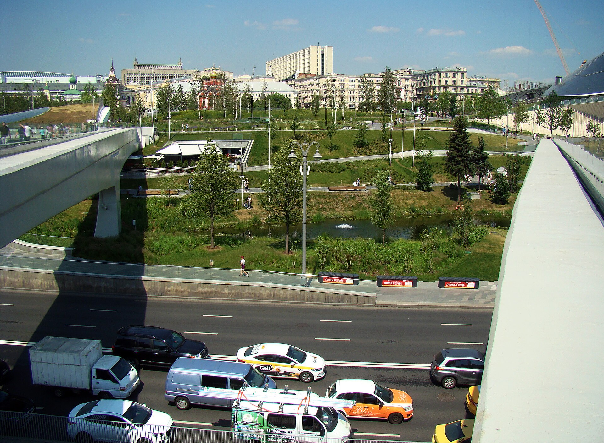 Парящий мост в парке «Зарядье»