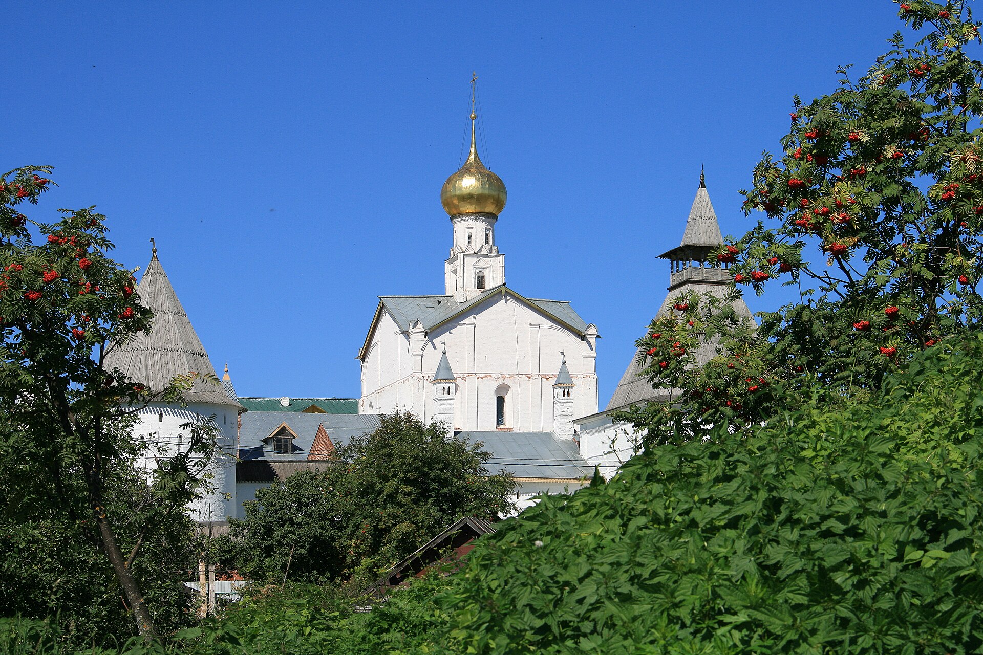 Церковь Спаса на Сенях в Ростовском кремле
