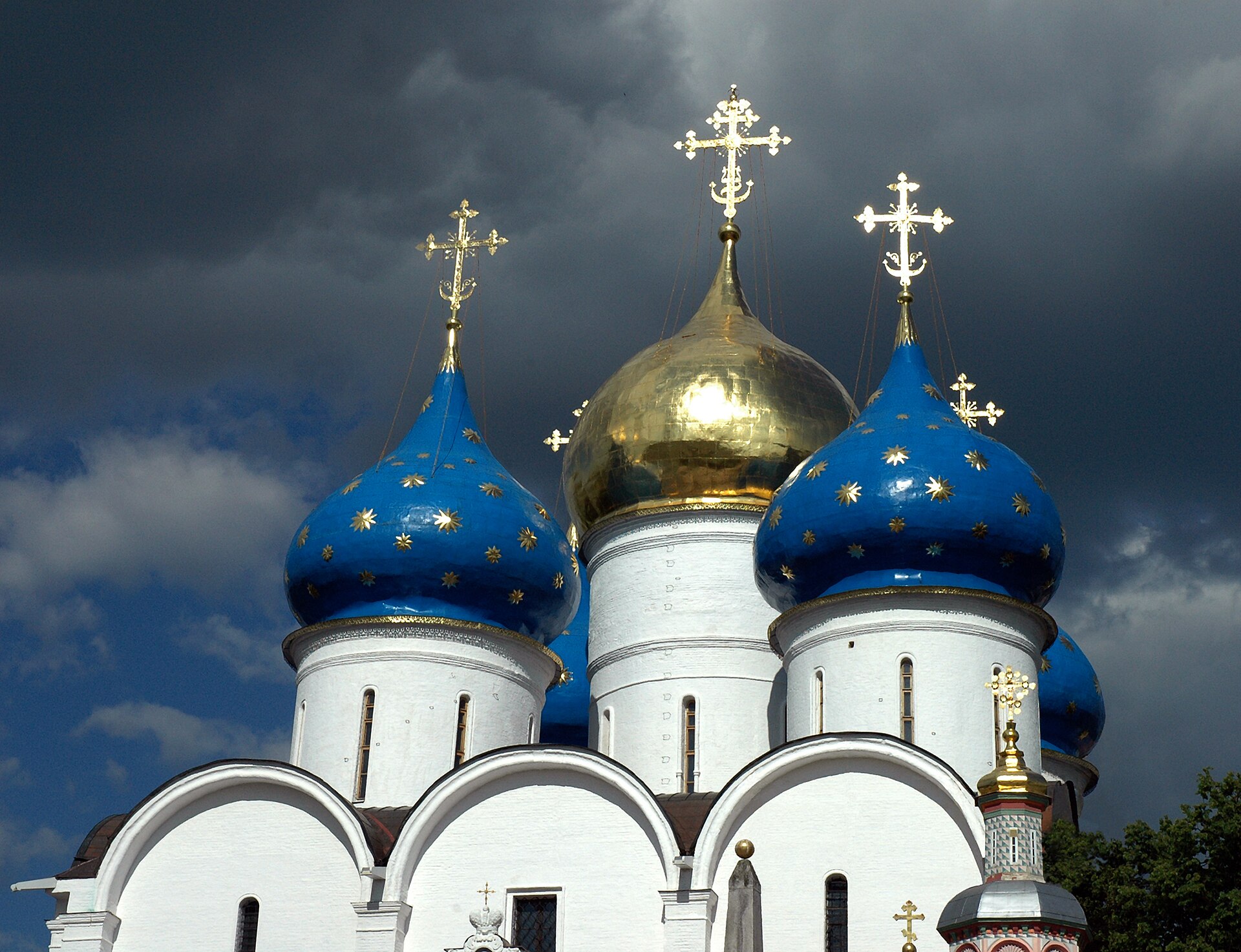 Успенский собор Лавры (синие купола)
