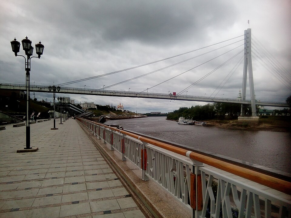 Мост Влюблённых через Туру