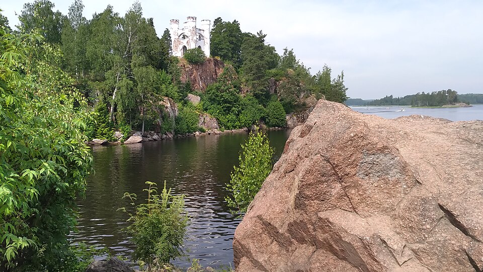 Остров Людвигштайн в парке Монрепо (Выборг)