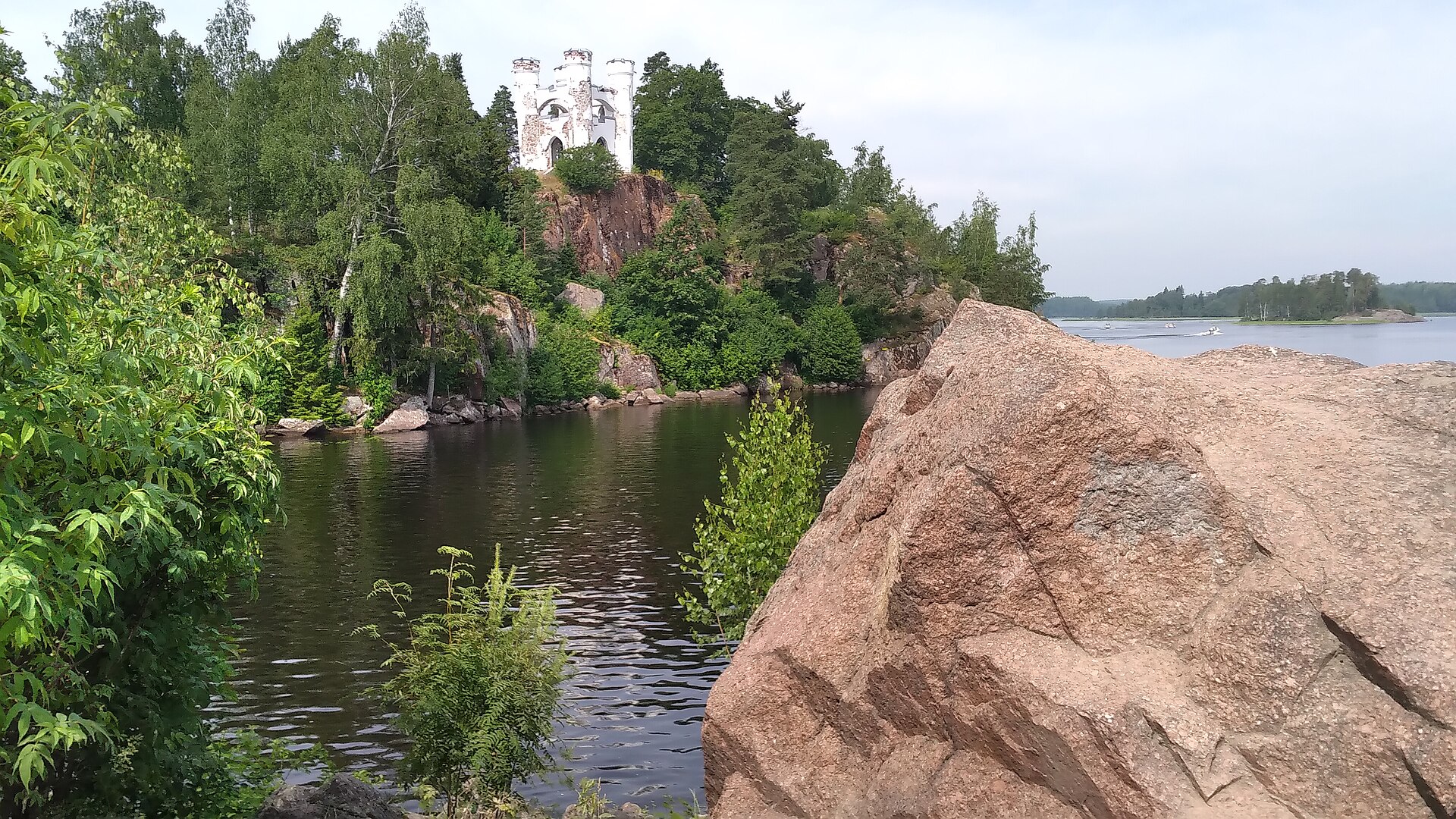 Остров Людвигштайн в парке Монрепо (Выборг)